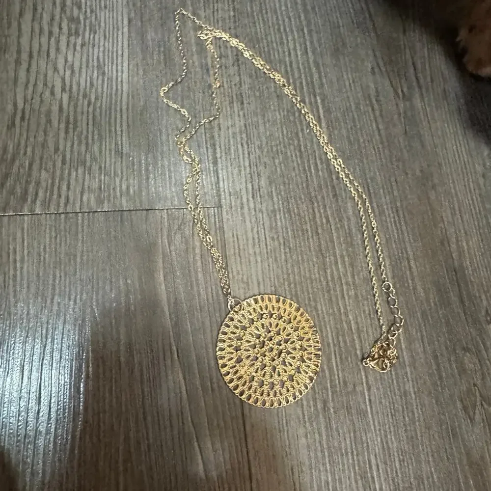Gold tone detailed Medallion necklace NWOT